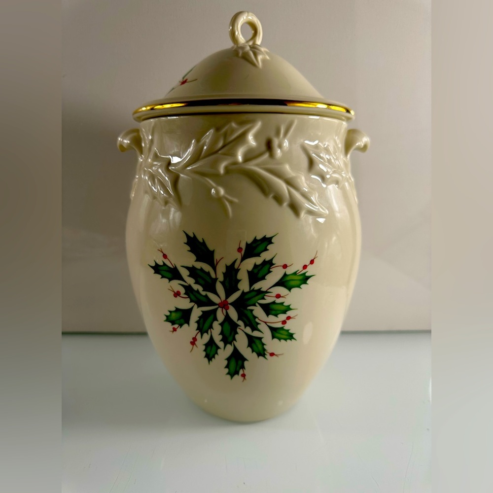 Lenox holiday cookie jar 11.5 inches